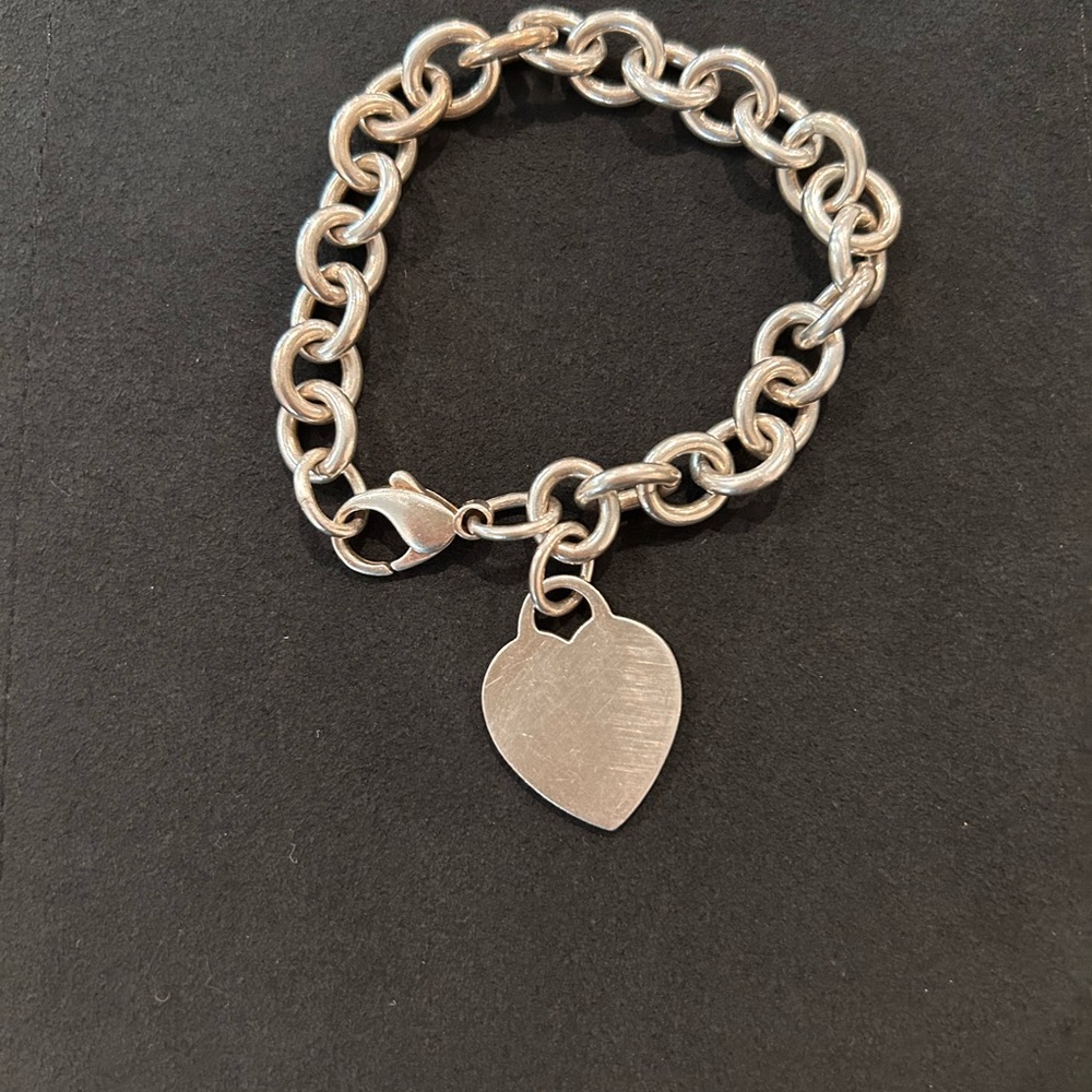 TIFFANY & CO
Silver bracelet Heart Tag